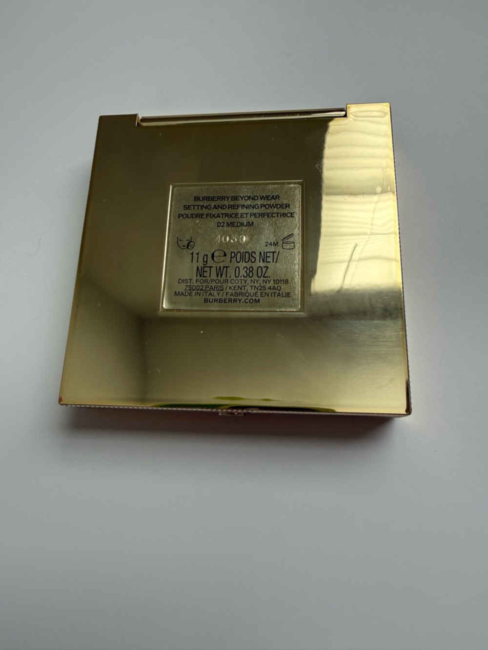 Burberry Compact Powder 02 medium - Picture 6 of 7